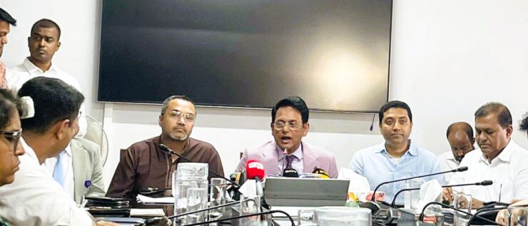 সচিবালয়ে মাধ্যমিক ও উচ্চ শিক্ষা বিভাগে সংবাদ সম্মেলনে শিক্ষামন্ত্রী আ ন ম এহছানুল হক মিলন। ছবি : সংগৃহীত